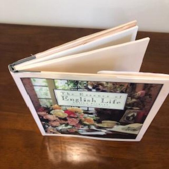 The Essence of English Life Hardcover Vintage 90’s Book. - Picture 7 of 16